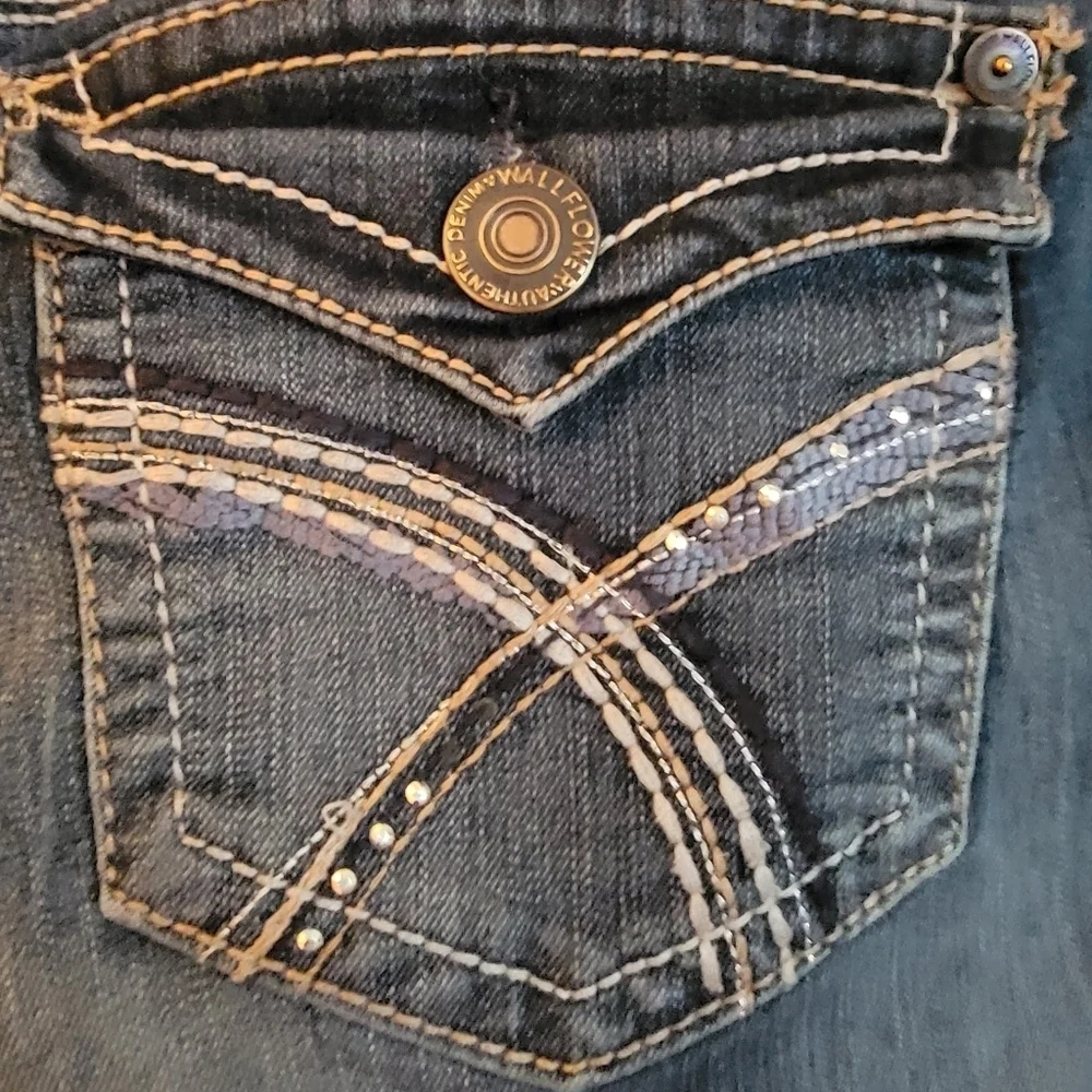 Wallflower Demin Distressed Jeans, Size Junior 5